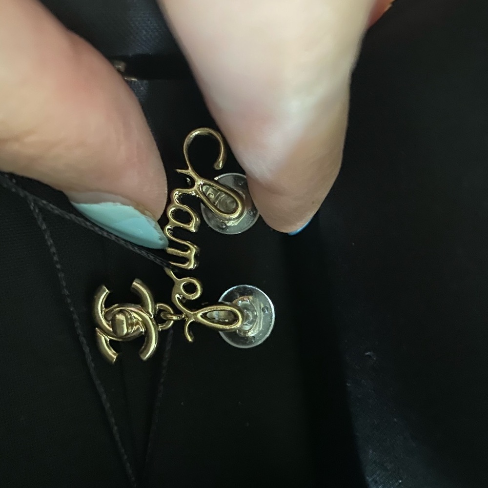 Chanel Script earring - Picture 3 of 5